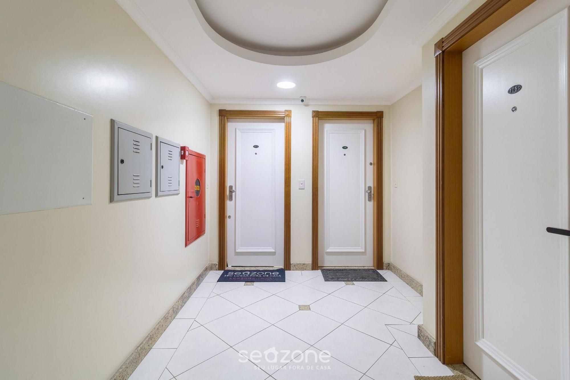 Apto Com Churrasq ótima Localização Jurerê Ccb103 *